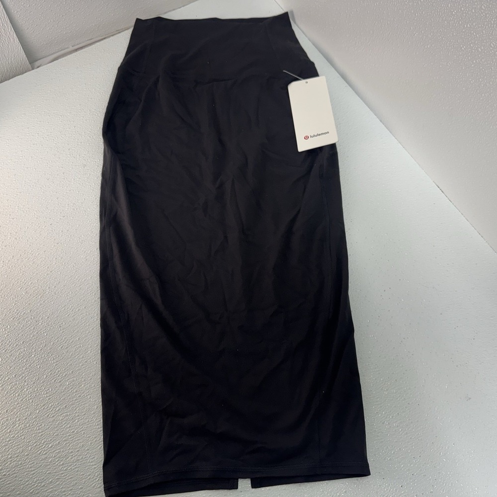 Lululemon Nulu Slim Fit HR High Rise Skirt in Black NWT size 4